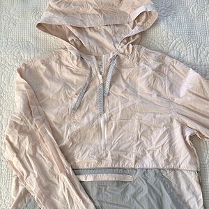 Women’s M gray & light pink windbreaker. Great condition.